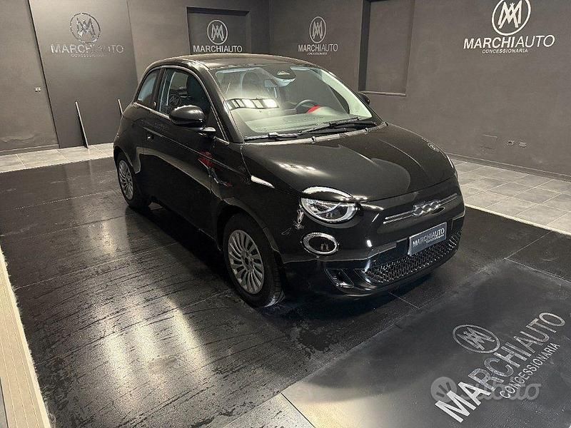 Usata Fiat 500e Red 86 kW (118 CV) 2025 Nero Berlina
