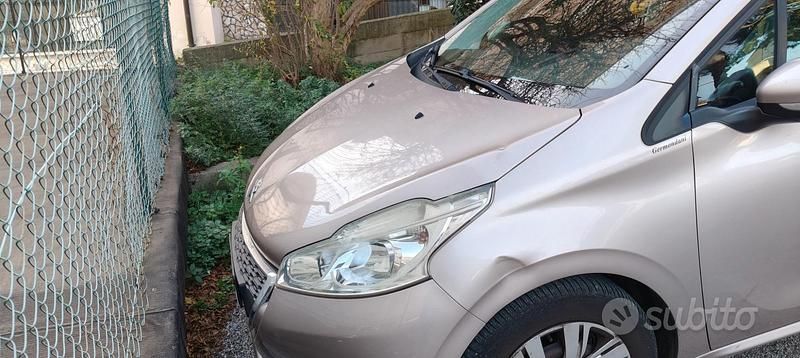 Usata Peugeot 208 68 CV (50 kW) 2012 Utilitaria