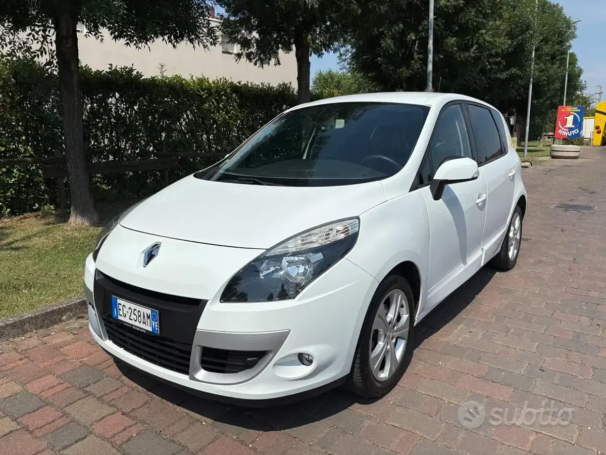 Usata Renault Scénic Luxe 110 CV (80 kW) 2011 Monovolume