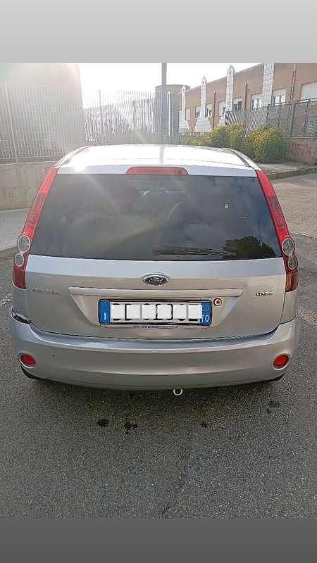 Usata Ford Fiesta Titanium 68 CV (50 kW) 2006 Utilitaria