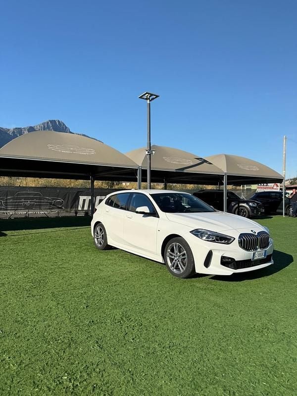 Bianco Usata 2023 BMW 116 M Sport Due volumi | 25.000 € (Ottimo prezzo) - Immagine 1/4