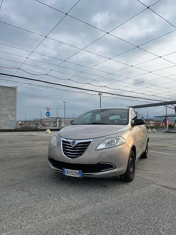 Usata Lancia Ypsilon Silver 95 CV (69 kW) 2012 Utilitaria