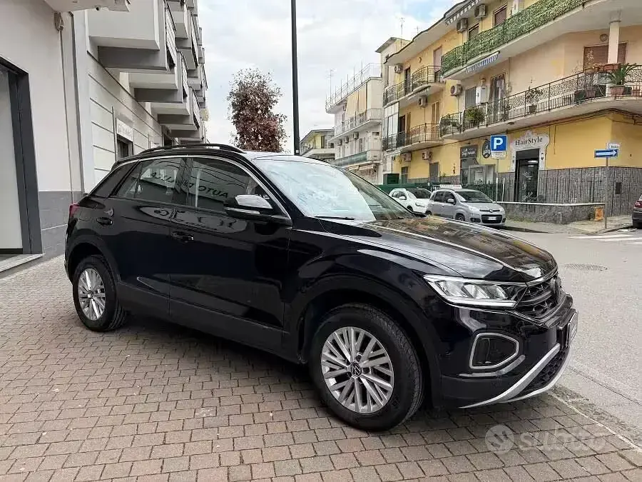 Usata VW T-Roc Life 150 CV (110 kW) 2024 Nero SUV