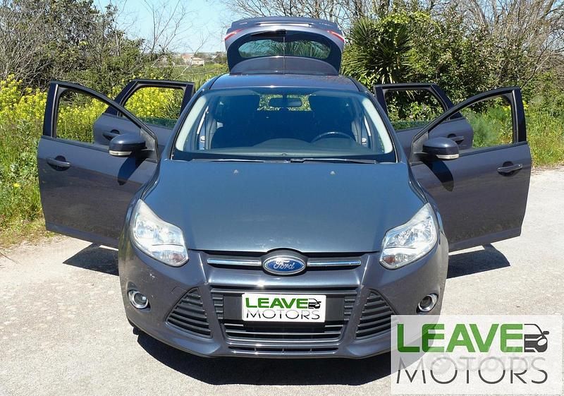 Begagnad Ford Focus 115 HK (84 kW) 2012 Grå Kombi