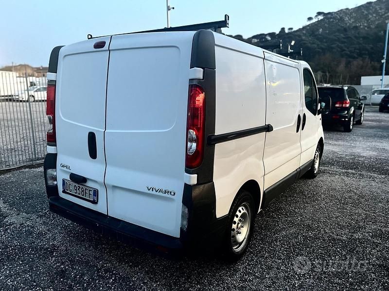 Usata Opel Vivaro 90 CV (66 kW) 2007 Bianco Monovolume