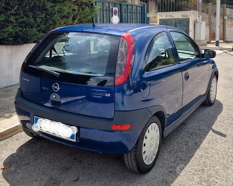 Usata Opel Corsa 75 CV (55 kW) 2002 Blu Utilitaria