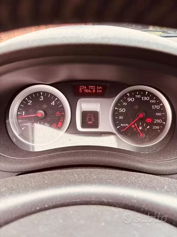 Usata Renault Clio II Dynamique 86 CV (63 kW) 2010 Grigio Berlina