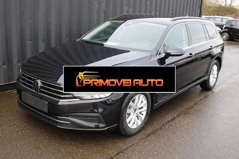 Usata VW Passat Style 122 CV (89 kW) 2023 Nero Station wagon