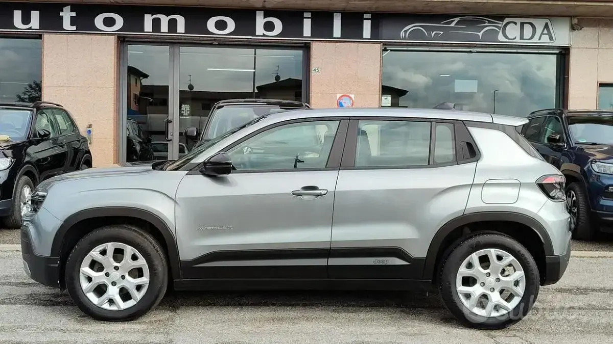 Usata Jeep Avenger Altitude 101 CV (74 kW) 2025 Grigio granite SUV