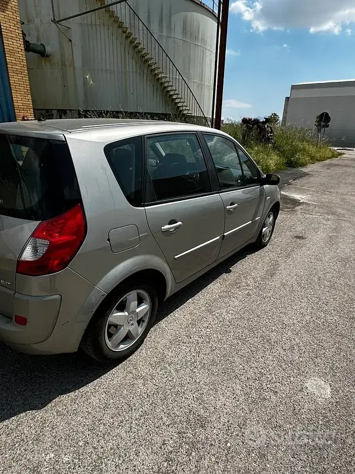 Usata Renault Scenic E-Tech 106 CV (77 kW) 2007 Grigio Monovolume