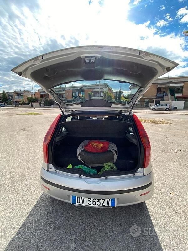 Usata Fiat Punto Classica 80 CV (58 kW) 2009 Argento Utilitaria