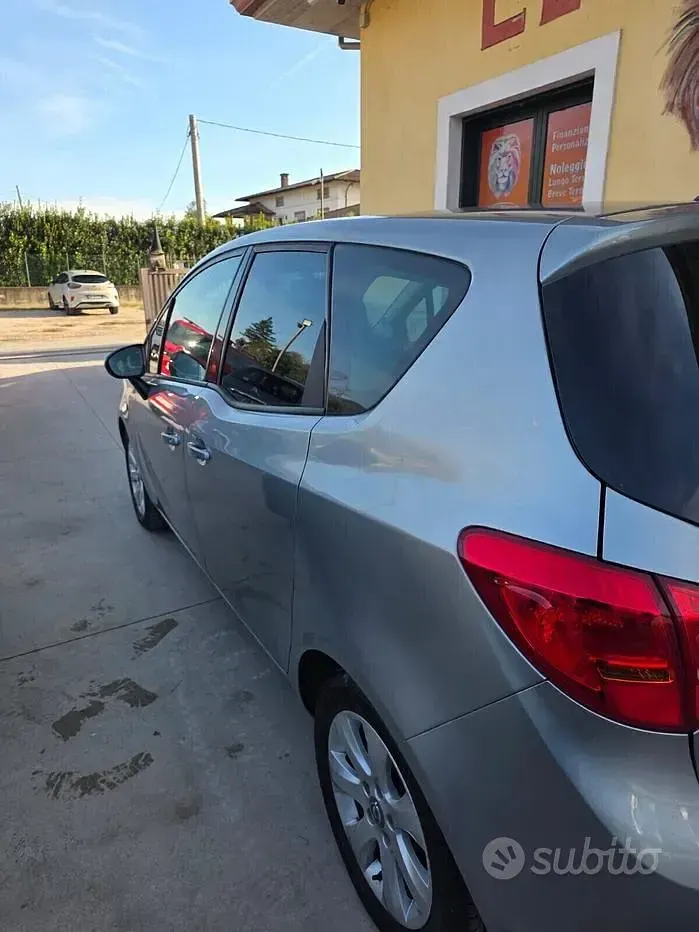 Usata Opel Meriva Cosmo 120 CV (88 kW) 2013 Grigio Monovolume