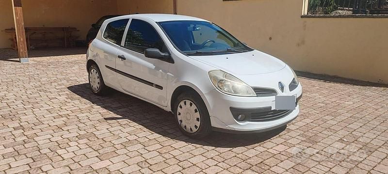 Usata Renault Clio 65 CV (47 kW) 2008 Bianco Utilitaria