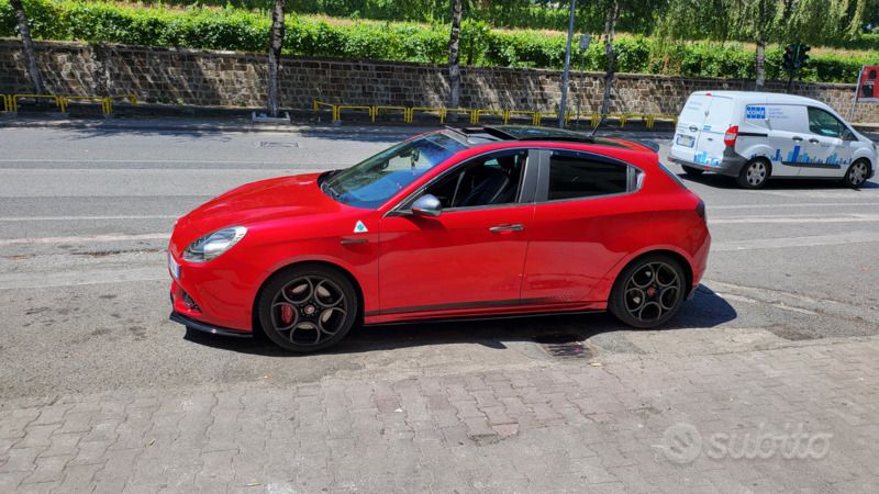 Usata Alfa Romeo Giulietta Quadrifoglio 240 CV (176 kW) 2015 Rosso Utilitaria