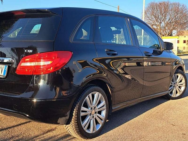 Usata Mercedes B180 Premium 109 CV (80 kW) 2014 Nero Utilitaria