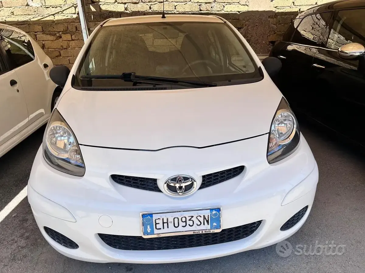Usata Toyota Aygo 68 CV (50 kW) 2011 Bianco Utilitaria
