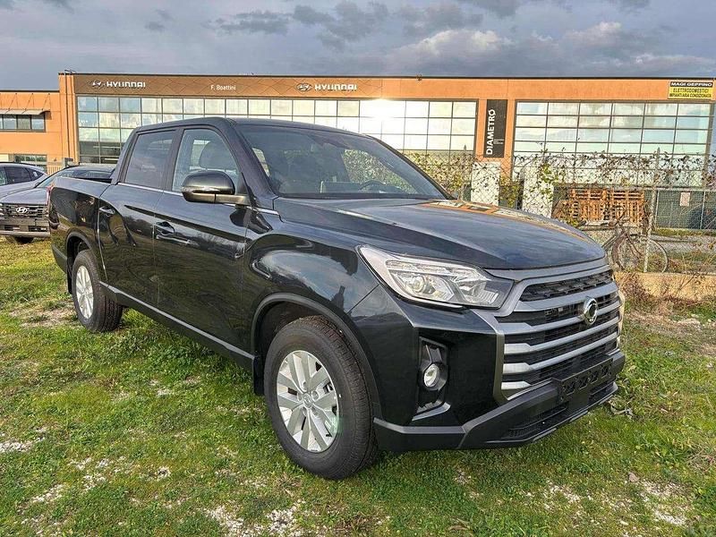 Grigio scuro Nuova 2025 Ssangyong (KGM) Rexton SUV | 36.900 € - Immagine 1/3