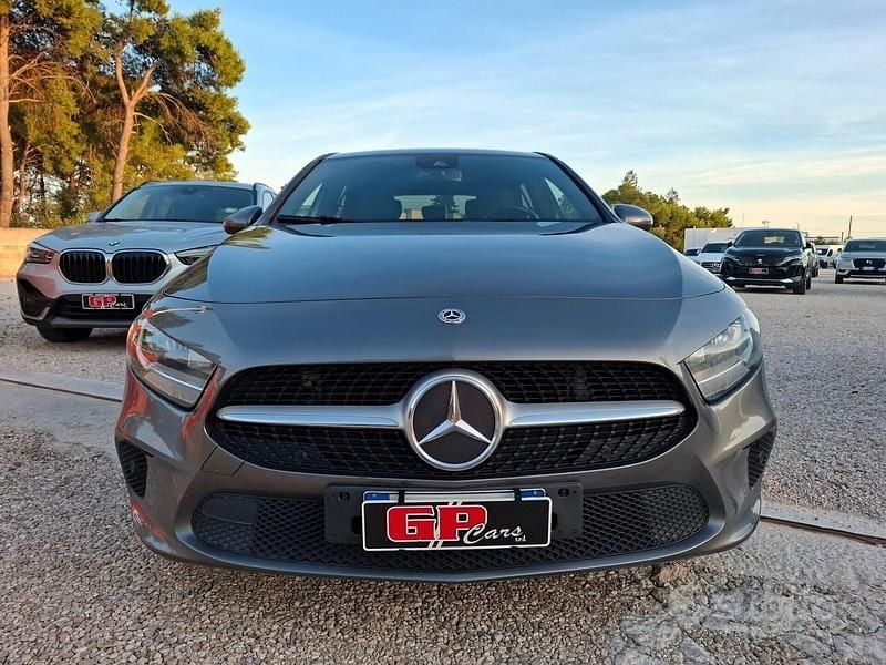 Usata Mercedes A180 116 CV (85 kW) 2018 Grigio Berlina