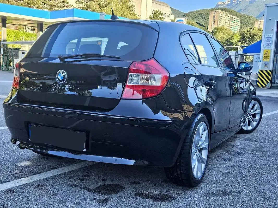 Usata BMW 118 122 CV (89 kW) 2006 Nero Utilitaria
