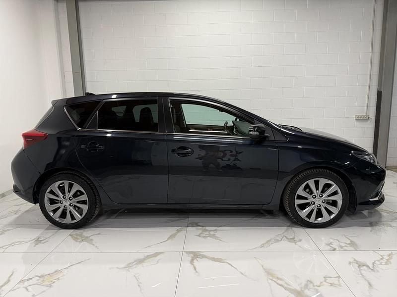 Usata Toyota Auris Active 111 CV (81 kW) 2017 Nero Berlina