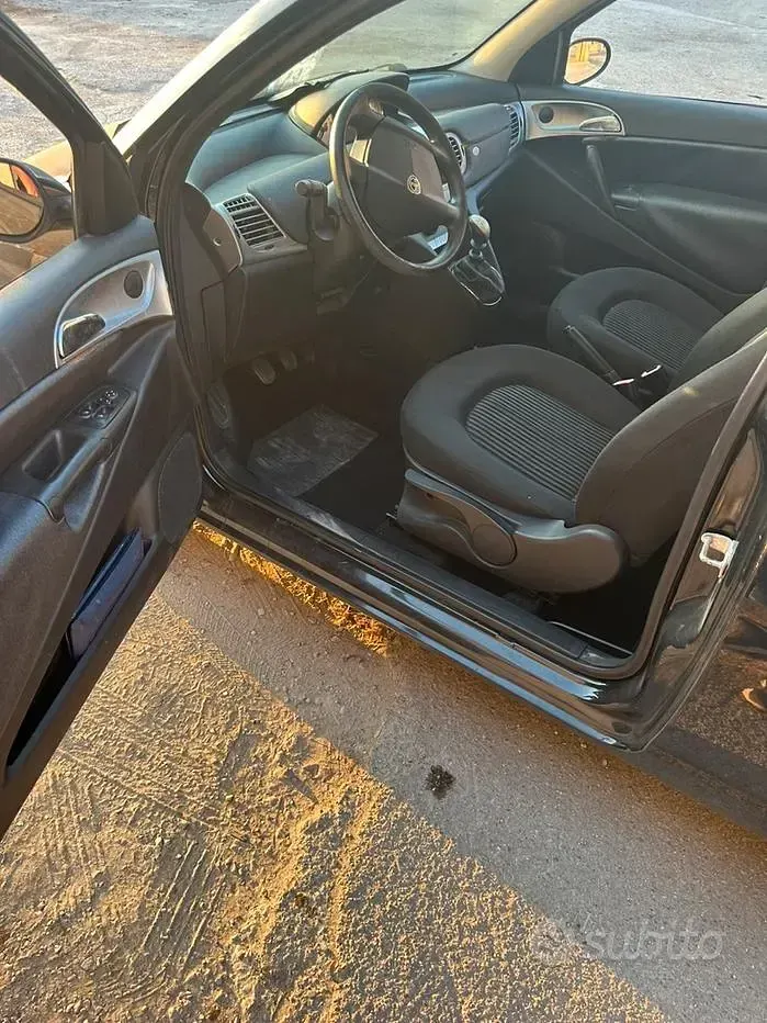 Usata Lancia Ypsilon 80 CV (58 kW) 2009 Nero Utilitaria