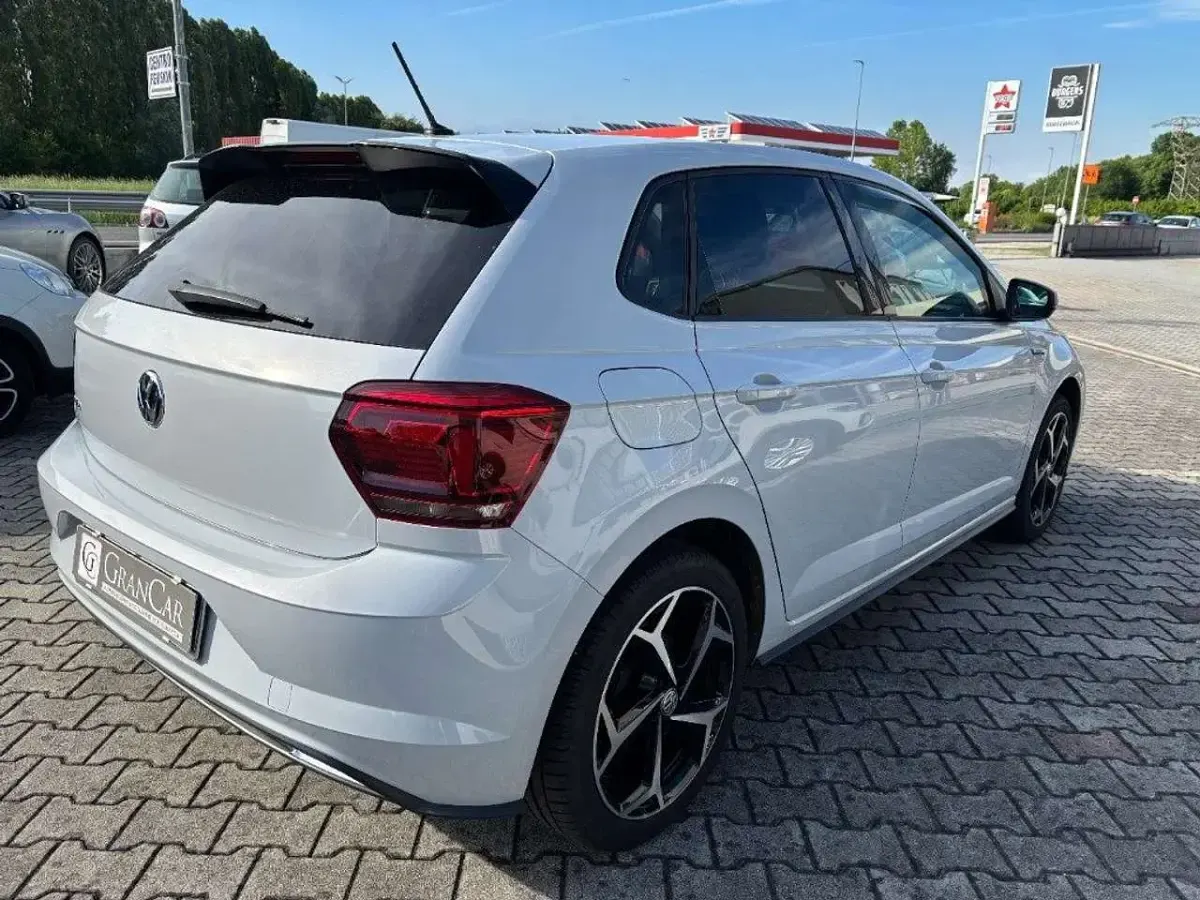 Usata VW Polo R-line 95 CV (69 kW) 2018 Grigio Utilitaria