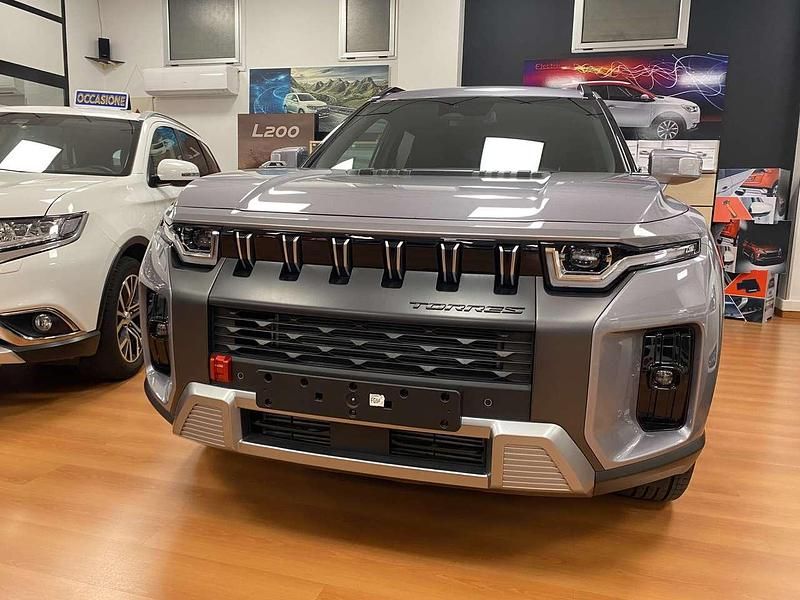 Nuova Ssangyong (KGM) Torres 163 CV (119 kW) 2025 Argento SUV