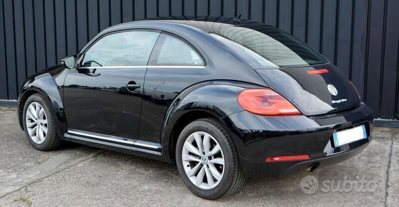 Usata VW Beetle 105 CV (77 kW) 2012 Nero Utilitaria