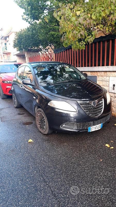Usata Lancia Ypsilon 69 CV (50 kW) 2013 Nero Utilitaria