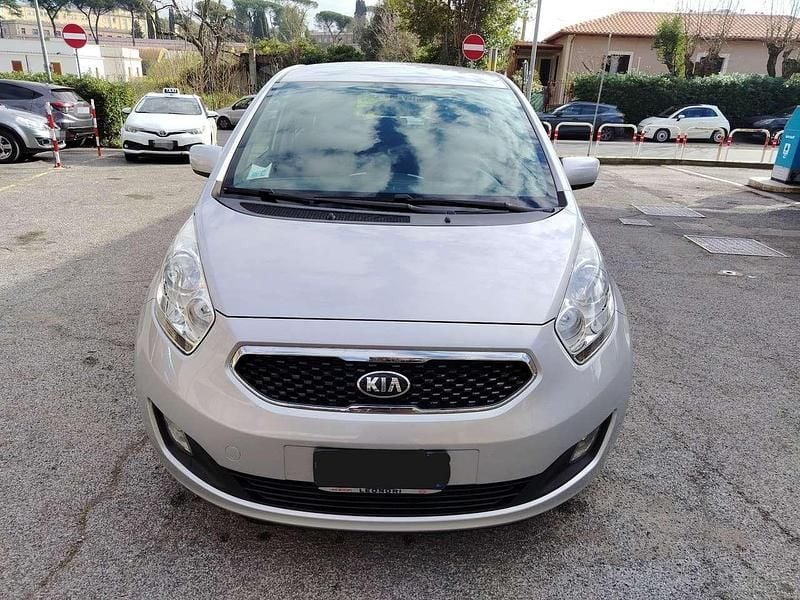 Usata Kia Venga 90 CV (66 kW) 2014 Argento Utilitaria