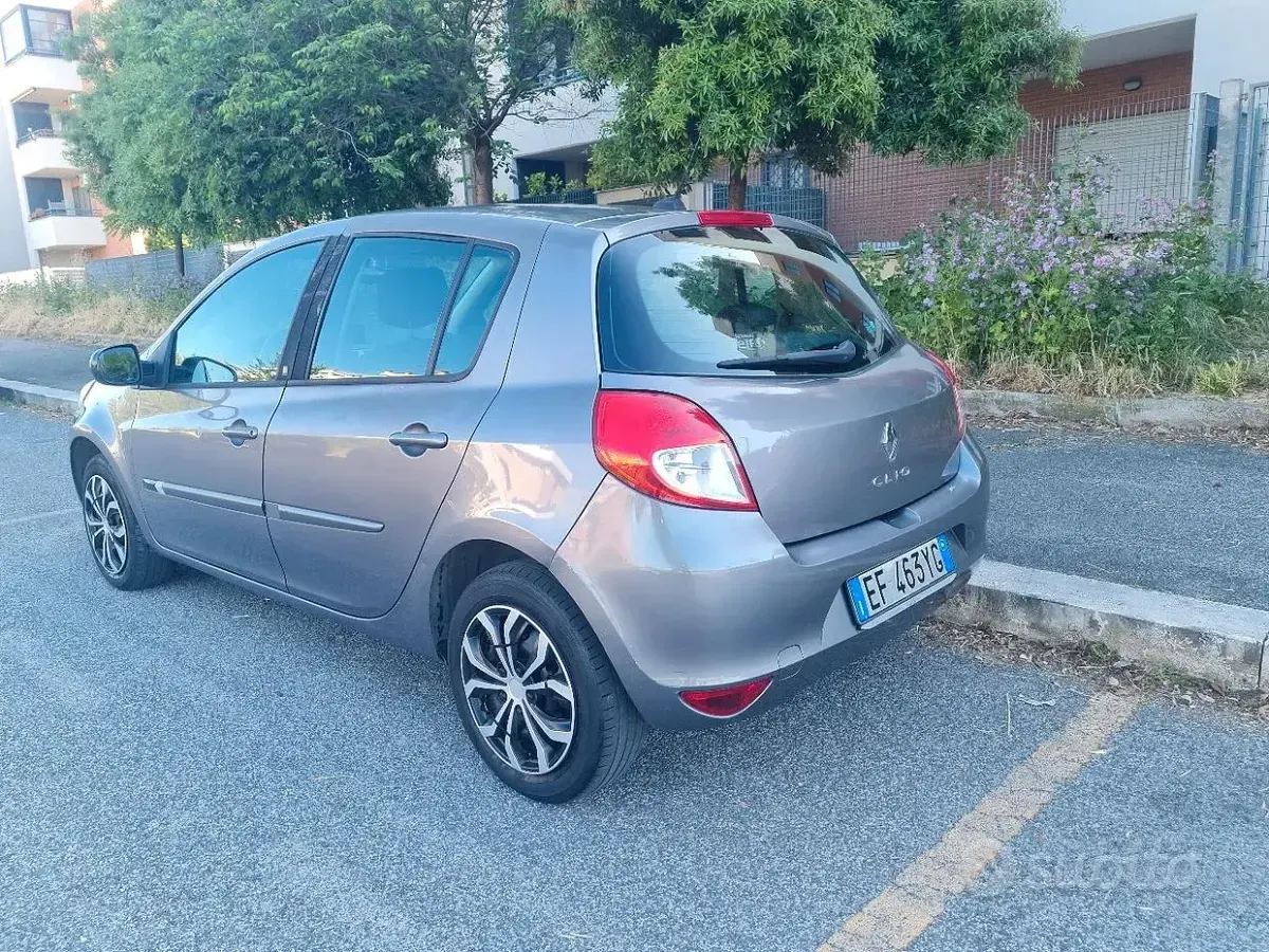 Usata Renault Clio II 75 CV (55 kW) 2010 Grigio Utilitaria