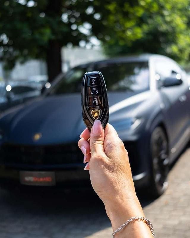 Usata Lamborghini Urus 799 CV (587 kW) 2025 Blu/azzurro SUV