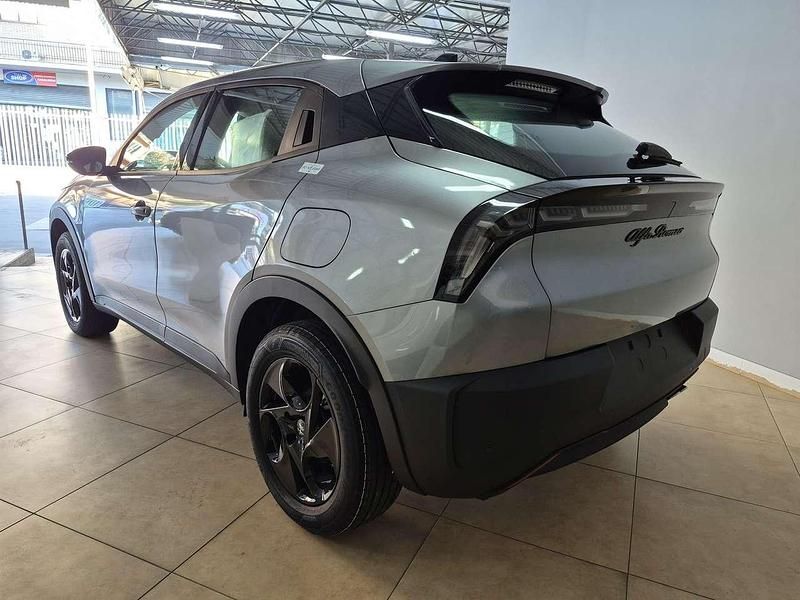 Nuova Alfa Romeo Junior 136 CV (100 kW) 2025 Argento SUV