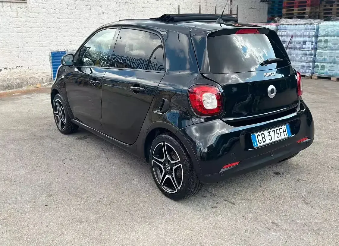 Usata Smart ForFour 71 CV (52 kW) 2017 Nero Utilitaria