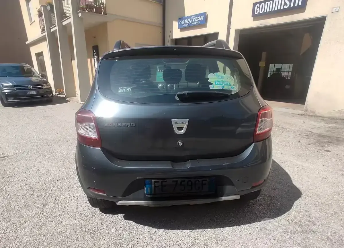 Usata Dacia Sandero 90 CV (66 kW) 2016 Grigio Berlina