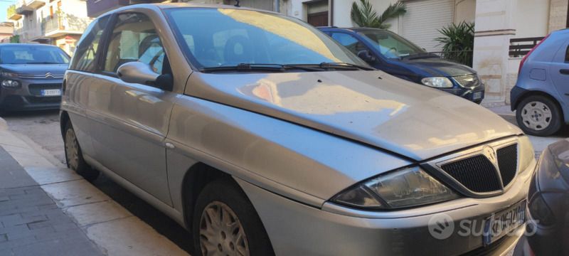 Usata 2001 Lancia Ypsilon Due volumi | 800 € (Ottimo prezzo) - Immagine 1/4