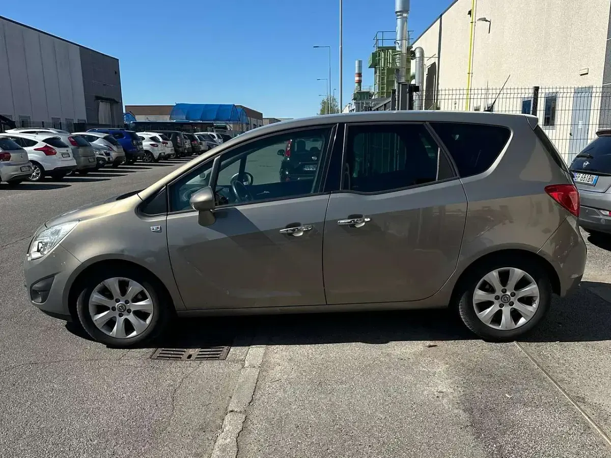 Usata Opel Meriva 120 CV (88 kW) 2011 Beige Monovolume