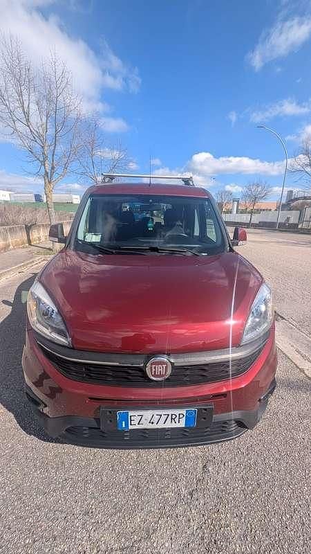 Usata Fiat Doblò Easy 105 CV (77 kW) 2015 Rosso Monovolume