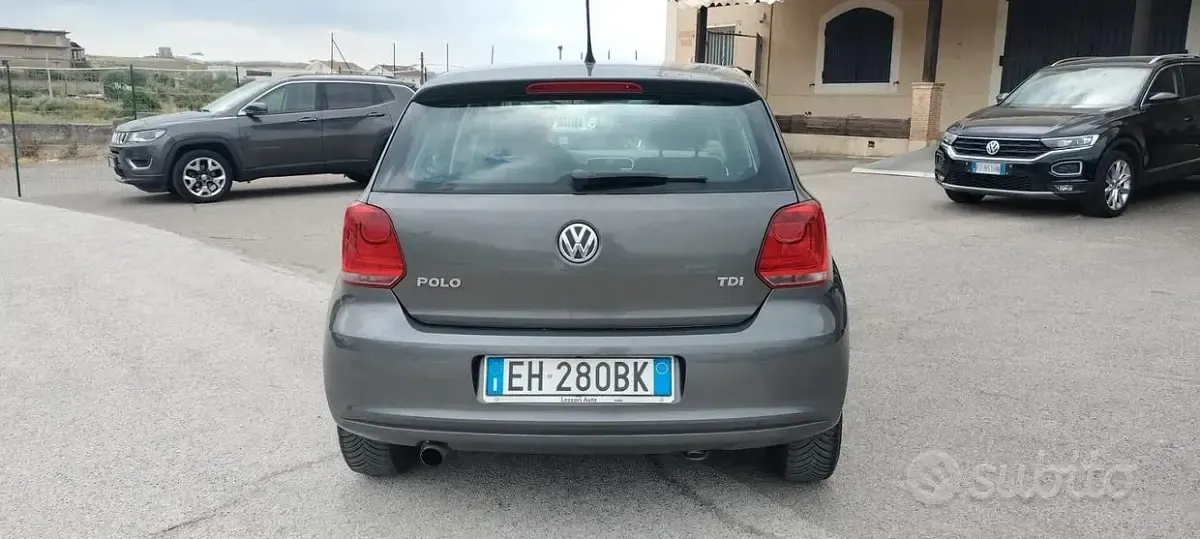 Käytetty VW Polo Highline 90 HP (66 kW) 2011 Harmaa Viistoperä