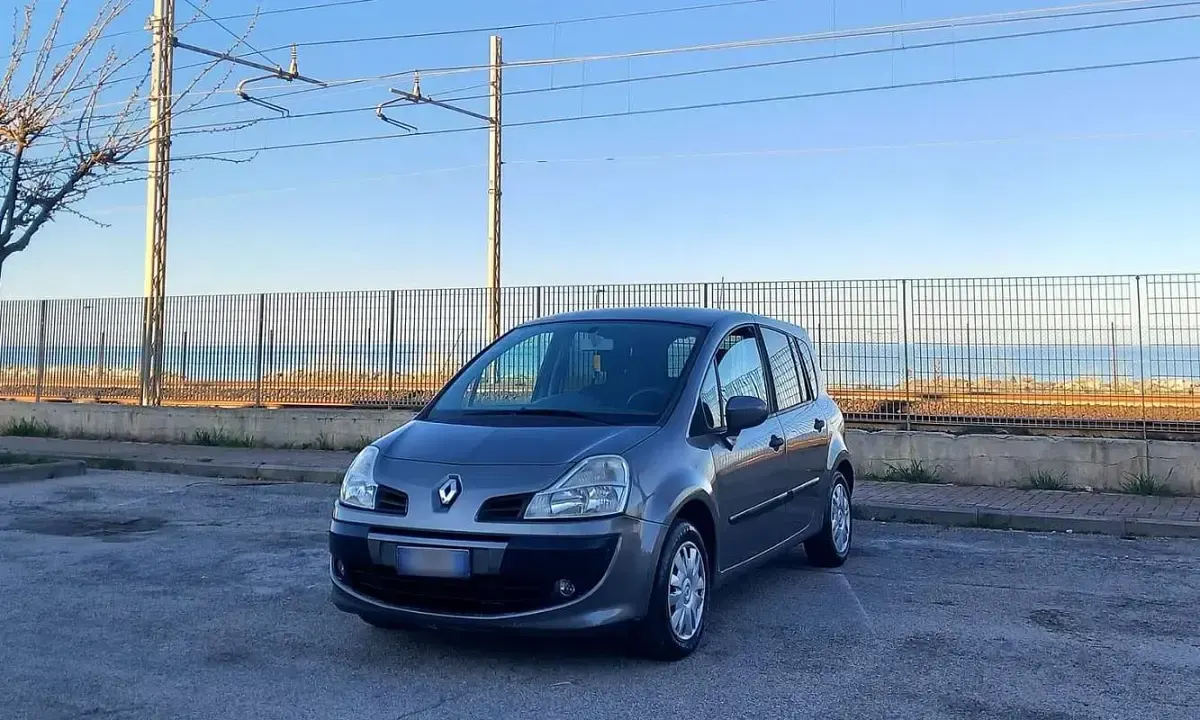 Usata Renault Grand Modus 75 CV (55 kW) 2009 Grigio Monovolume