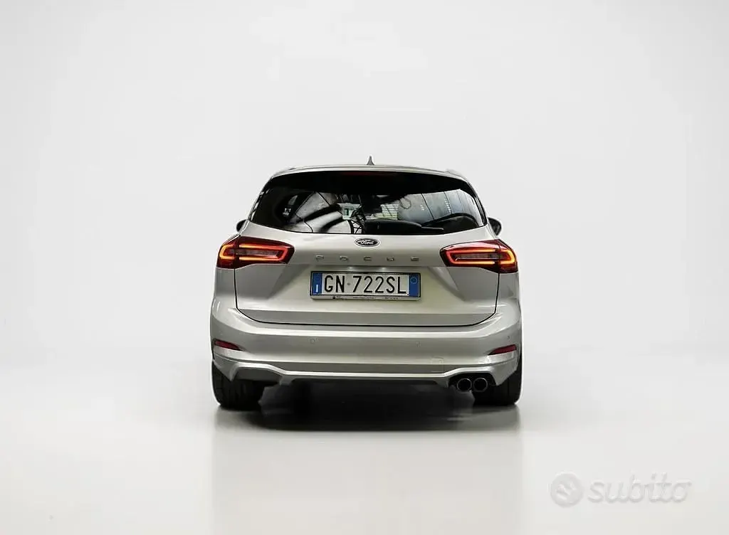 Usata Ford Focus ST-Line 116 CV (85 kW) 2023 Grigio Station wagon