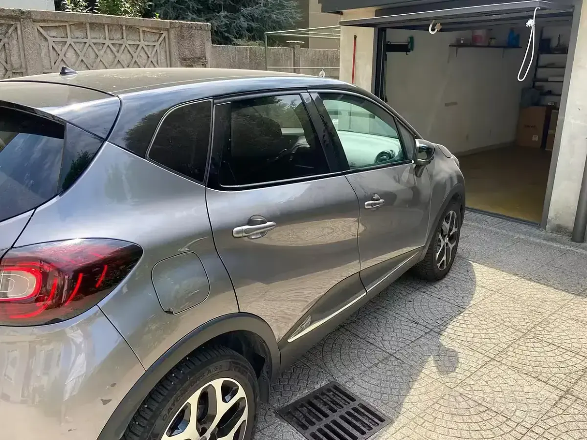 Usata Renault Captur 120 CV (88 kW) 2019 Grigio SUV