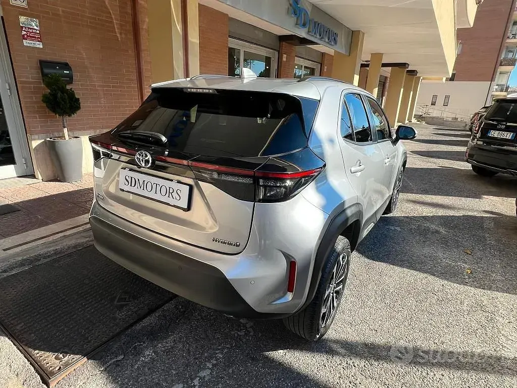 Usata Toyota Yaris Cross Trend 92 CV (67 kW) 2023 Grigio SUV