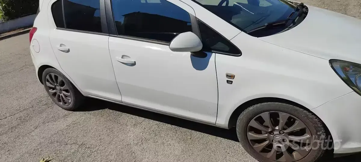Usata Opel Corsa 75 CV (55 kW) 2011 Bianco Utilitaria
