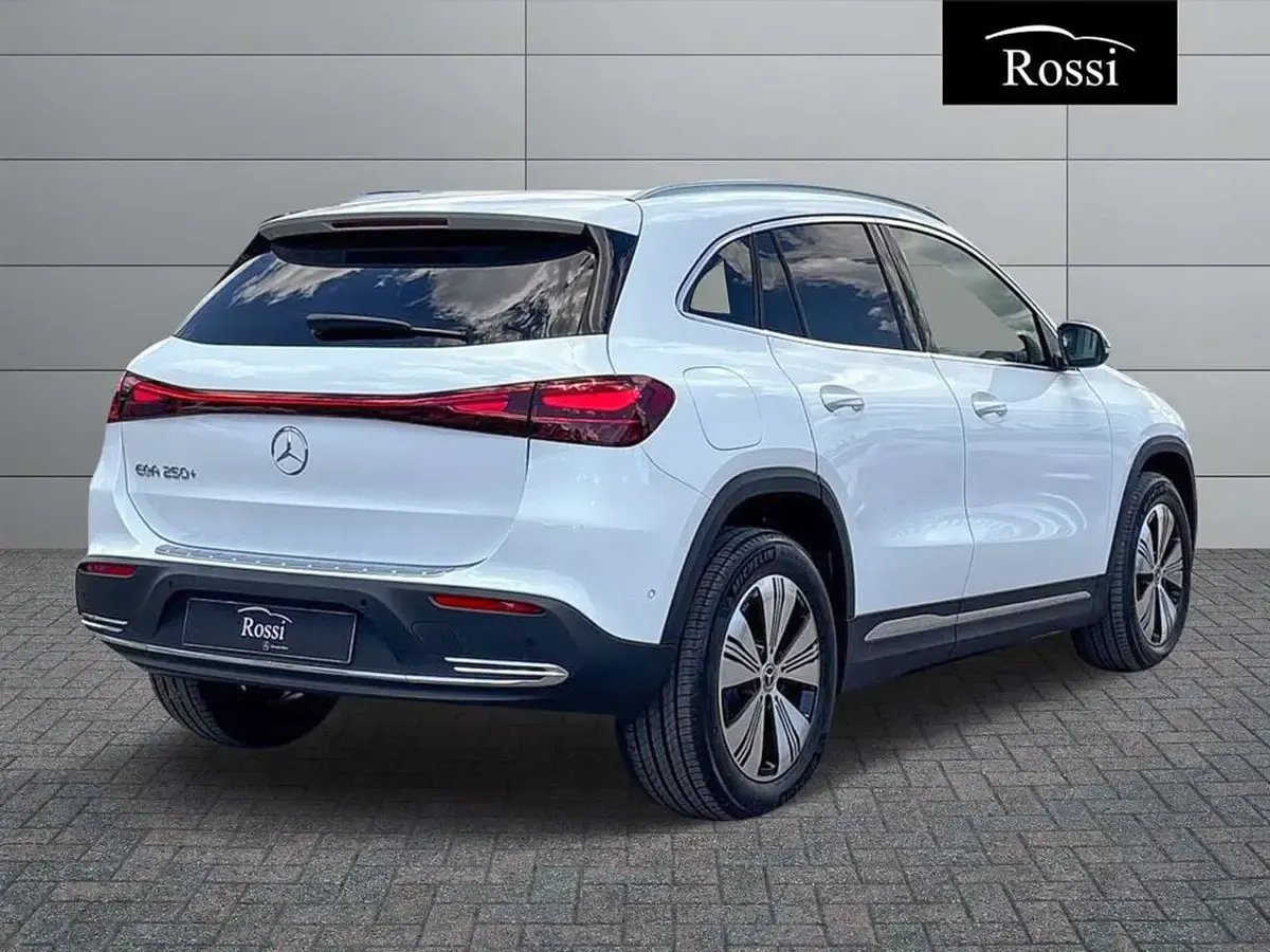 Nuova Mercedes EQA250+ 139 kW (190 CV) 2026 Bianco polare SUV