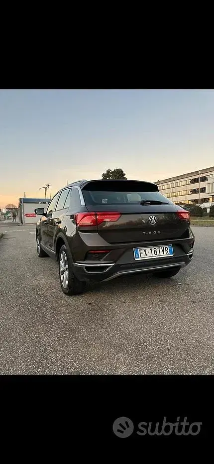 Usata VW T-Roc 116 CV (85 kW) 2019 Marrone SUV