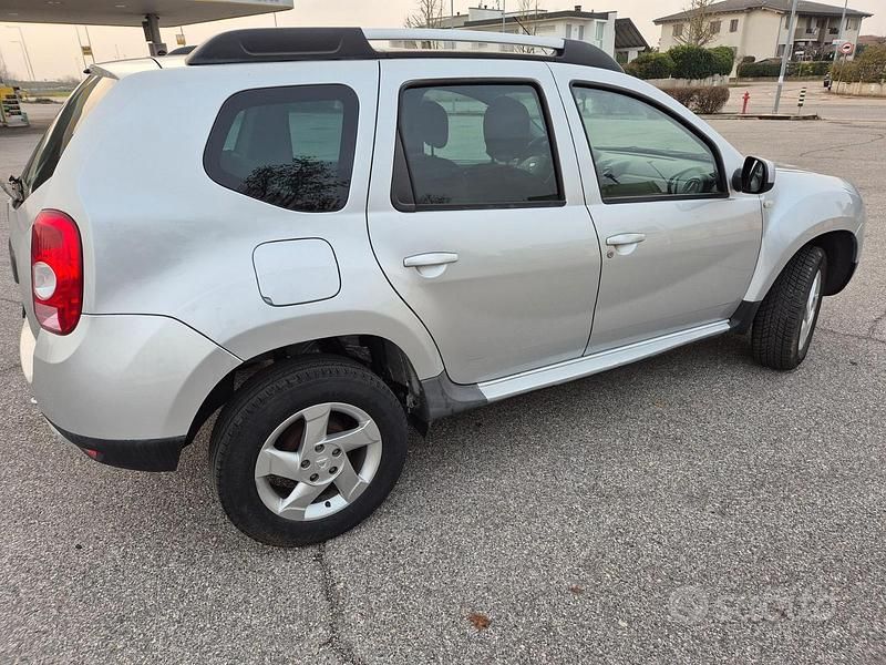Usata Dacia Duster Lauréate 105 CV (77 kW) 2012 Grigio SUV