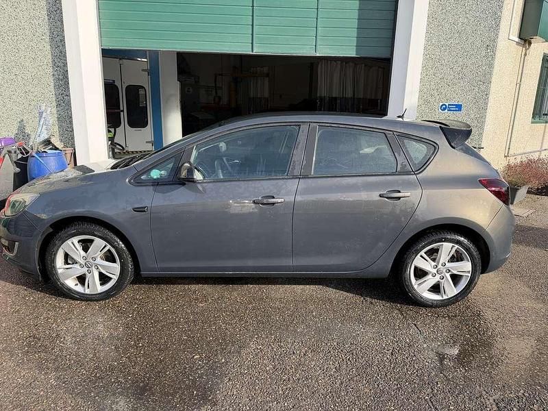 Usata Opel Astra 110 CV (80 kW) 2012 Grigio Berlina