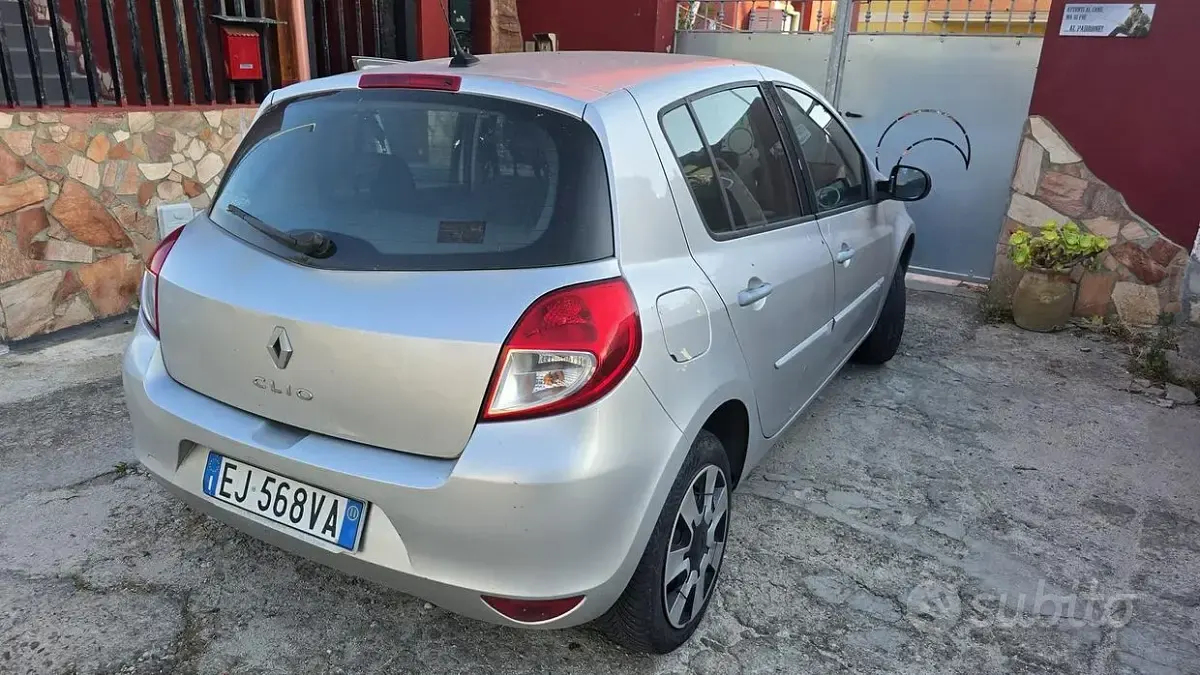 Usata Renault Clio II 100 CV (73 kW) 2011 Grigio Berlina