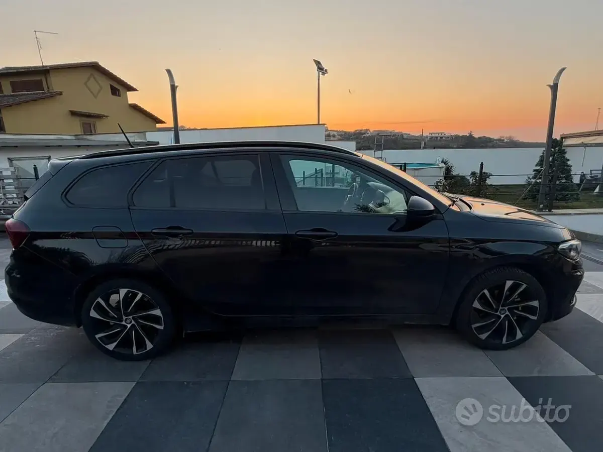 Usata Fiat Tipo 120 CV (88 kW) 2020 Nero Station wagon